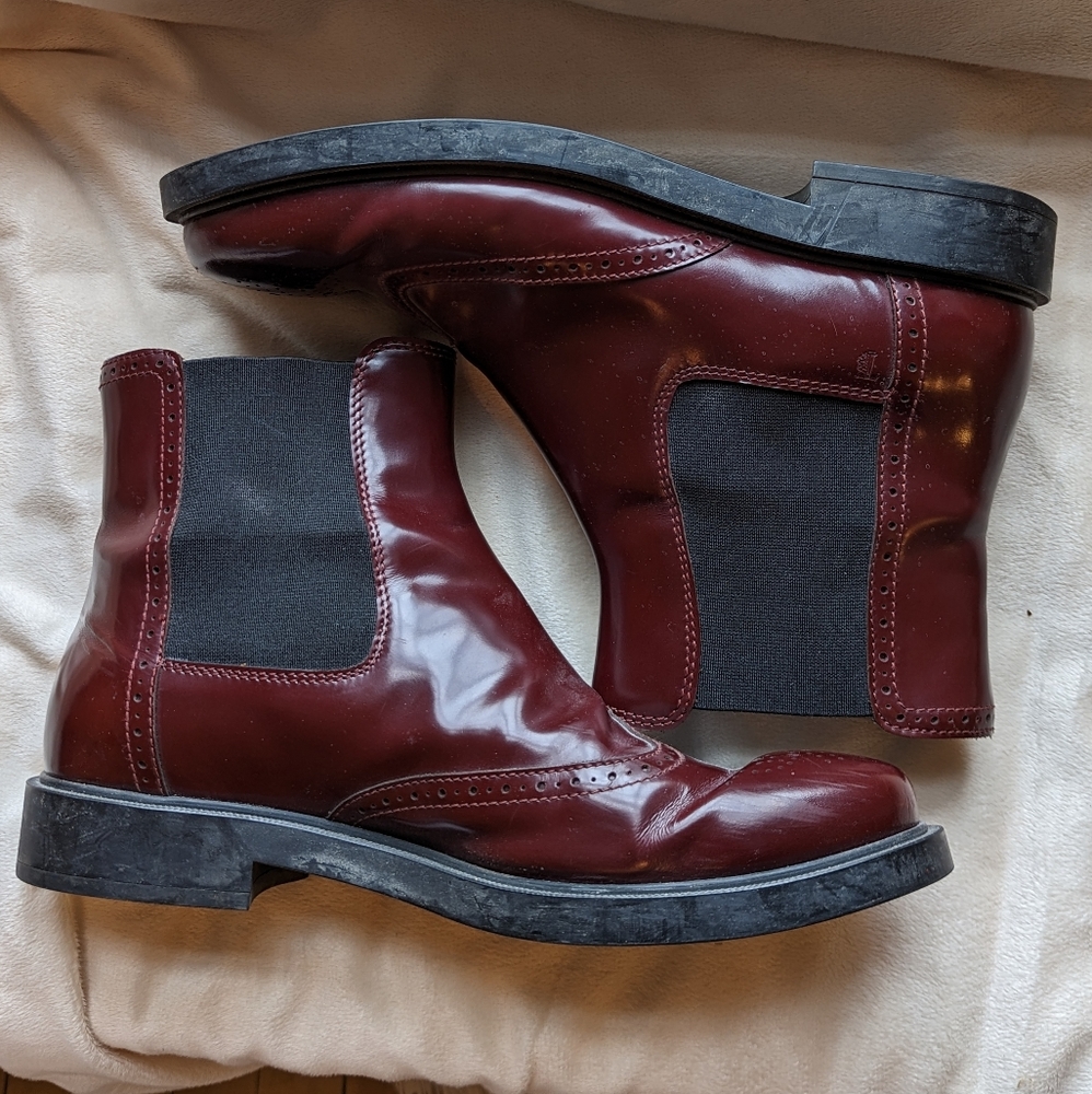 Tod's women's wingtip patent leather Chelsea boots